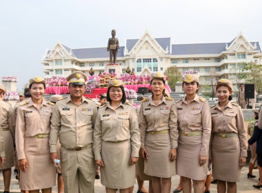 เข้าร่วมพิธีวางพานพุ่มดอกไม้สดถวายสักการะพระบรมราชานุสาวรีย์พระบาทสมเด็จพระจุลจอมเกล้าเจ้าอยู่หัว รัชกาลที่ 5 เนื่องในงานวันท้องถิ่นไทย ประจำปี 2567 ... พารามิเตอร์รูปภาพ 9