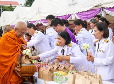 พิธีทำบุญตักบาตรถวายพระราชกุศล ... พารามิเตอร์รูปภาพ 11