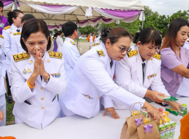 พิธีทำบุญตักบาตรถวายพระราชกุศล ... พารามิเตอร์รูปภาพ 12