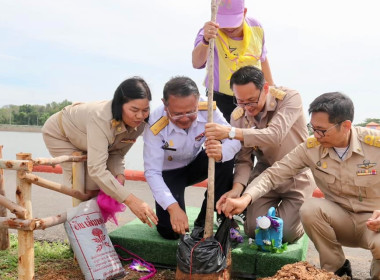 พิธีปล่อยพันธุ์สัตว์น้ำ เนื่องในโอกาสวันเฉลิมพระชนมพรรษา ... พารามิเตอร์รูปภาพ 12