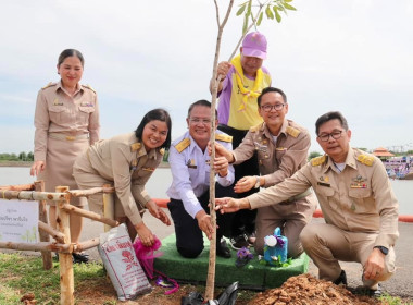 พิธีปล่อยพันธุ์สัตว์น้ำ เนื่องในโอกาสวันเฉลิมพระชนมพรรษา ... พารามิเตอร์รูปภาพ 13