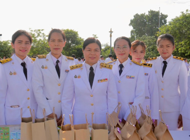 สหกรณ์จังหวัดบุรีรัมย์ เข้าร่วมพิธีทำบุญตักบาตร พระสงฆ์ ... พารามิเตอร์รูปภาพ 12