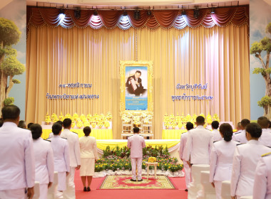 สหกรณ์จังหวัดบุรีรัมย์ ร่วมพิธีวางพานพุ่มดอกไม้สด ... พารามิเตอร์รูปภาพ 9