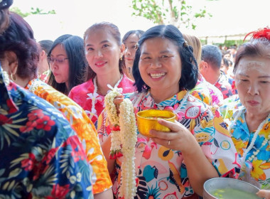 สืบสานประเพณีสงกรานต์ สรงน้ำพระ ... พารามิเตอร์รูปภาพ 5