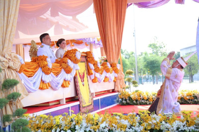 พระบาทสมเด็จพระเจ้าอยู่หัว และสมเด็จพระนางเจ้าฯ ... พารามิเตอร์รูปภาพ 1