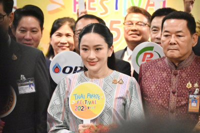 นายกรัฐมนตรี เยี่ยมชมการจัดแสดงกิจกรรมโปรโมทผลไม้ ... พารามิเตอร์รูปภาพ 1