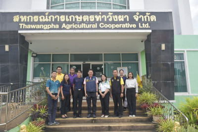 อธิบดีกรมส่งเสริมสหกรณ์ พร้อมด้วย นายวีรภัทร เณรศาสตร์ ... พารามิเตอร์รูปภาพ 1