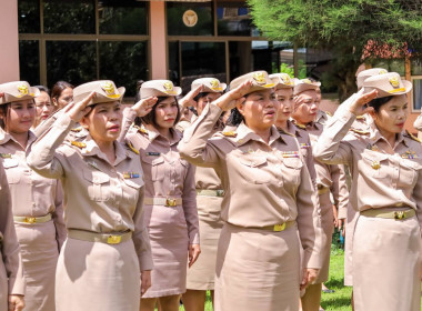 สหกรณ์จังหวัดบุรีรัมย์ ร่วมเคารพธงชาติและร้องเพลงชาติไทย ... พารามิเตอร์รูปภาพ 3