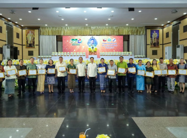 สหกรณ์จังหวัดบุรีรัมย์ พิธีวางพานพุ่มดอกไม้สด ... พารามิเตอร์รูปภาพ 12