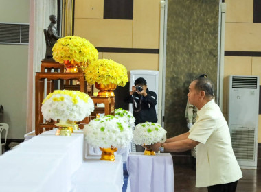 สหกรณ์จังหวัดบุรีรัมย์ พิธีวางพานพุ่มดอกไม้สด ... พารามิเตอร์รูปภาพ 17