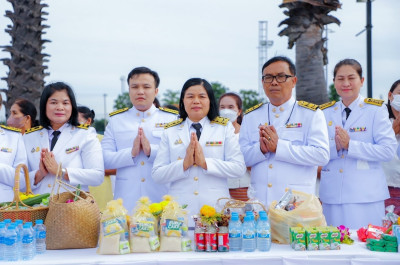 เข้าร่วมพิธีทำบุญตักบาตรถวายพระราชกุศล ... พารามิเตอร์รูปภาพ 1