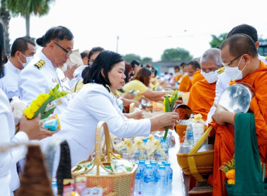 เข้าร่วมพิธีทำบุญตักบาตรถวายพระราชกุศล ... พารามิเตอร์รูปภาพ 2