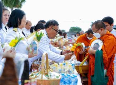 เข้าร่วมพิธีทำบุญตักบาตรถวายพระราชกุศล ... พารามิเตอร์รูปภาพ 3
