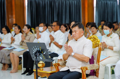 เข้าร่วมพิธีเจริญพระพุทธมนต์เฉลิมพระเกียรติพระบาทสมเด็จพระเจ้าอยู่หัว สมเด็จพระนางเจ้าสิริกิติ์ พระบรมราชินีนาถ พระบรมราชชนนีพันปีหลวง สมเด็จพระนางเจ้าฯ พระบรมราชินี และสมเด็จพระเจ้าลูกเธอ เจ้าฟ้าพัชรกิติยาภา นเรนทิราเทพยดี กรมหลวงราชสาริณีสิริพัชรฯ ... พารามิเตอร์รูปภาพ 1