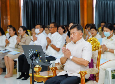 เข้าร่วมพิธีเจริญพระพุทธมนต์เฉลิมพระเกียรติพระบาทสมเด็จพระเจ้าอยู่หัว สมเด็จพระนางเจ้าสิริกิติ์ พระบรมราชินีนาถ พระบรมราชชนนีพันปีหลวง สมเด็จพระนางเจ้าฯ พระบรมราชินี และสมเด็จพระเจ้าลูกเธอ เจ้าฟ้าพัชรกิติยาภา นเรนทิราเทพยดี กรมหลวงราชสาริณีสิริพัชรฯ ... พารามิเตอร์รูปภาพ 2