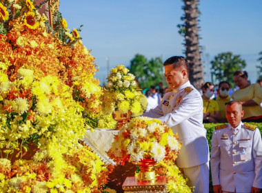 ร่วมพิธีทำบุญตักบาตร “วันนวมินทรมหาราช” พารามิเตอร์รูปภาพ 6