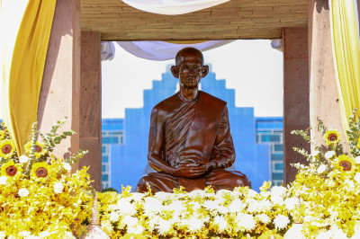 ร่วมพิธีวางพวงมาลัยดอกไม้ถวายสักการะพระบรมรูปพระบาทสมเด็จพระบรมชนกาธิเบศร มหาภูมิพลอดุลยเดชมหาราช บรมนาถบพิตร ... พารามิเตอร์รูปภาพ 1