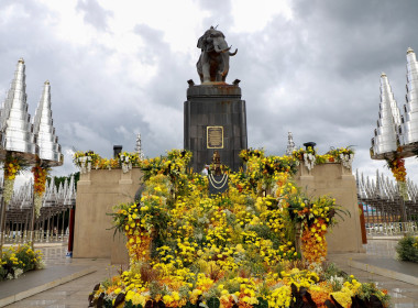 ร่วมพิธีวางพวงมาลาเนื่องในวันคล้ายวันสวรรคตพระบาทสมเด็จพระบรมชนกาธิเบศร มหาภูมิพลอดุลยเดชมหาราช บรมนาถบพิตร 13 ตุลาคม 2566 “วันนวมินทรมหาราช” ... พารามิเตอร์รูปภาพ 1