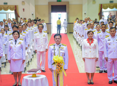 เข้าร่วมพิธีวางพานพุ่มดอกไม้สดถวายราชสักการะแด่พระบาทสมเด็จพระบรมชนกาธิเบศร มหาภูมิพลอดุลยเดชมหาราช บรมนาถบพิตร เนื่องใน “วันพระบิดาแห่งฝนหลวง” ... พารามิเตอร์รูปภาพ 2