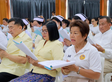 เข้าร่วมพิธีเจริญพระพุทธมนต์เฉลิมพระเกียรติพระบาทสมเด็จพระเจ้าอยู่หัวฯ สมเด็จพระนางเจ้าสิริกิติ์ พระบรมราชินีนาถ พระบรมราชชนนีพันปีหลวง สมเด็จพระนางเจ้าฯ พระบรมราชินี ... พารามิเตอร์รูปภาพ 6