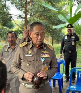 องคมนตรี เยี่ยมชมแปลงเกษตรชาวสวนทุเรียนบ้านร่วมใจพัฒนา พารามิเตอร์รูปภาพ 1